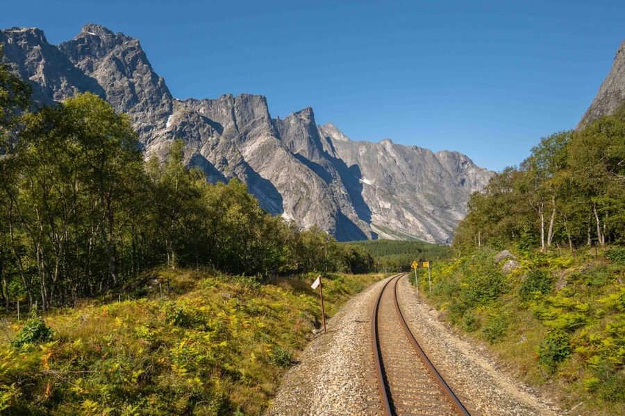 Romsdalen: Rauma Railway Golden Train with Guide - The 30-minute break at Bjorli