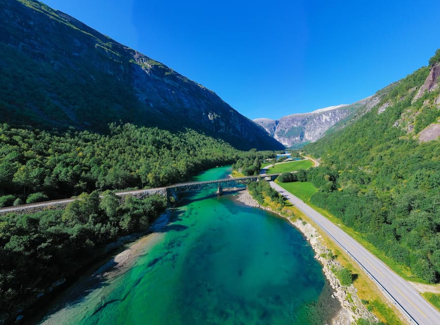Romsdalen: Rauma Railway Golden Train with Guide - The first hour from Åndalsnes to Bjorli