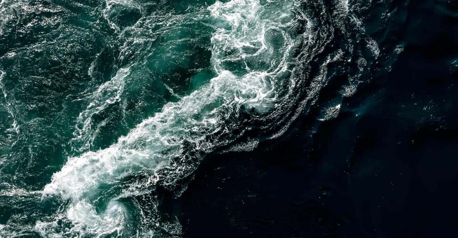 Saltstraumen: Arctic Adventure and Scenic Journey - Walking beside the current, not riding through it