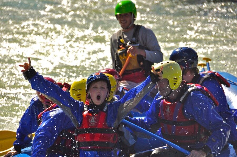 Setesdal, Evje: Family Rafting on the beautiful Otra river - The safety lesson gives children a useful start