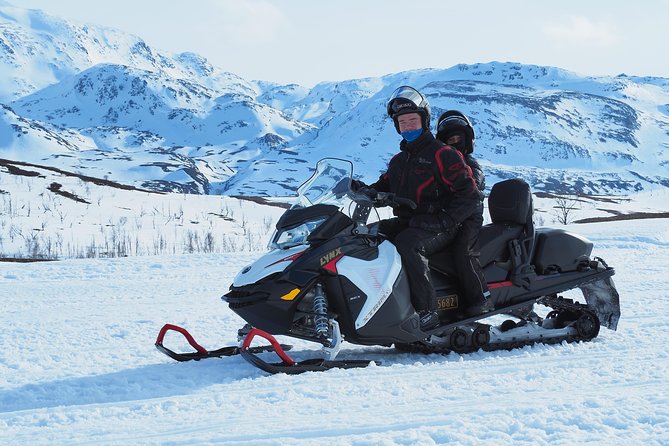 Snowmobile safari in the mountain plateau of Finnmarksvidda - When the weather takes charge