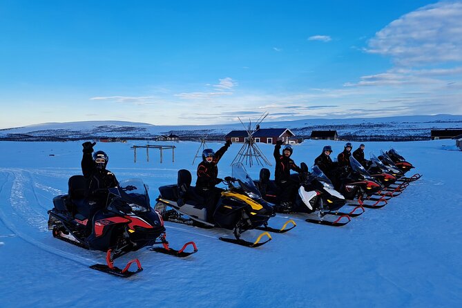 Snowmobile safari in the mountain plateau of Finnmarksvidda - Learning to drive a snowmobile