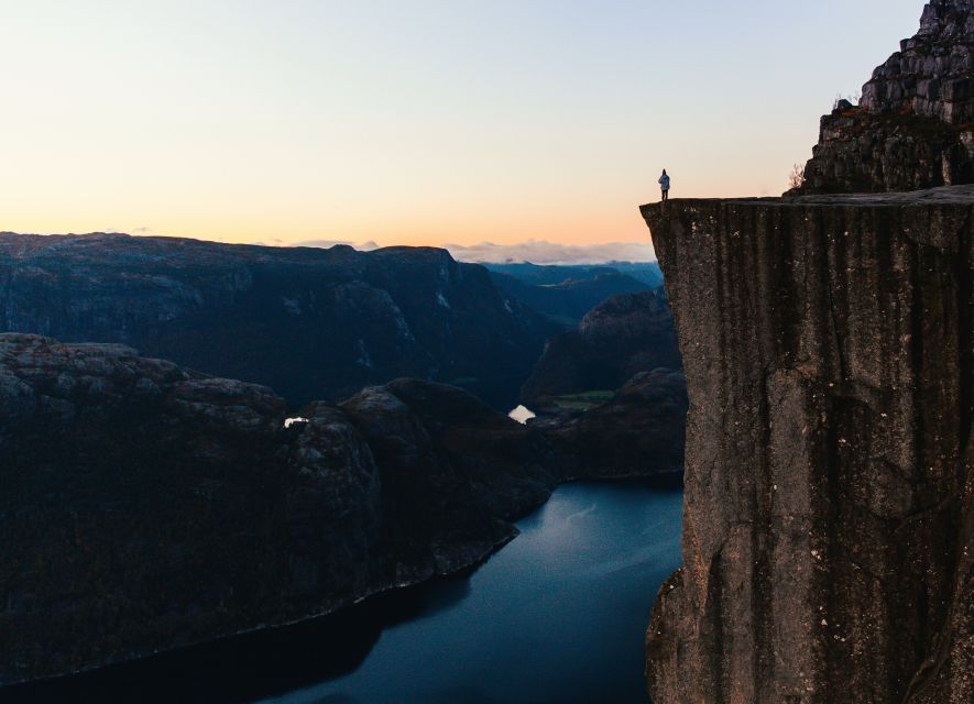 Stavanger: Guided Sunrise Hike to Pulpit Rock - What the four-kilometer trail feels like