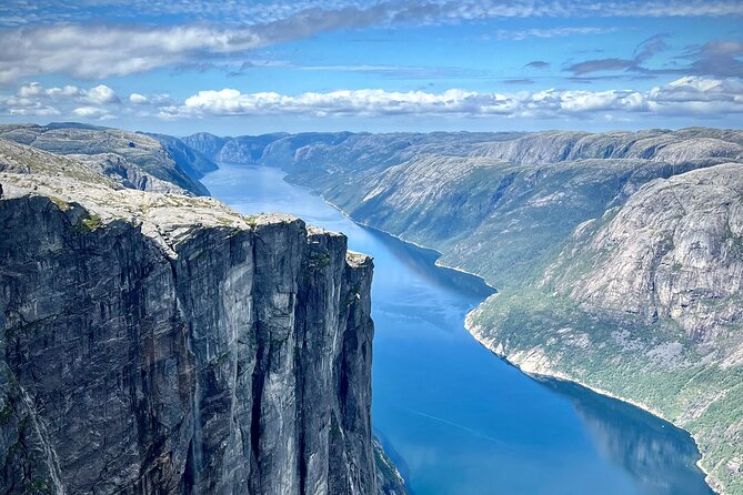 Stavanger: Kjerag Hike with Guide and Transportation - A five-minute safety talk before the trail