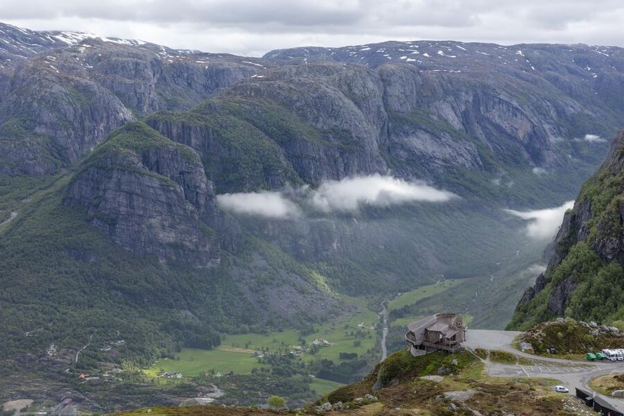 Stavanger: Kjerag Summer Hike with Packed Lunch - Lunch, hot berry juice, and a well-earned pause