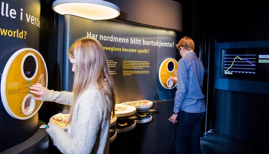 Stavanger: Norwegian Petroleum Museum - Entrance Ticket - Arriving beside Vågen harbor
