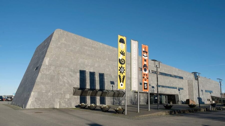 Stavanger: Norwegian Petroleum Museum - Entrance Ticket - Starting with oil beneath the seabed