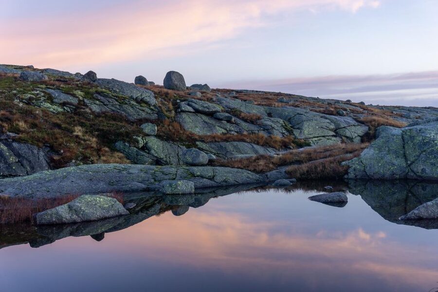 Stavanger: Off-Season Hike to Kjerag + Packed Lunch - Off-season conditions: snow, ice, and autumn color