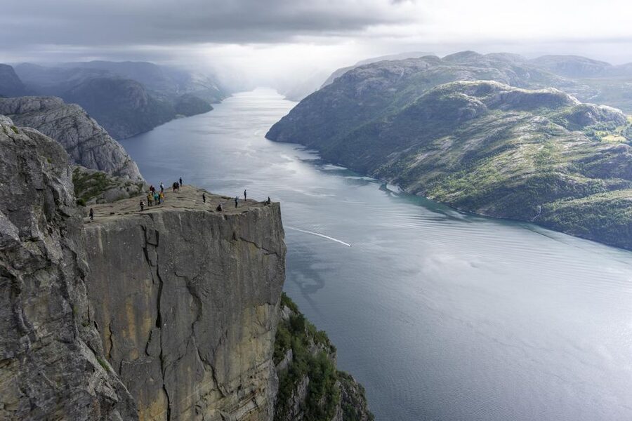 Stavanger: Preikestolen Classic Hike and Side Trail - Weather, clothing, and fitness