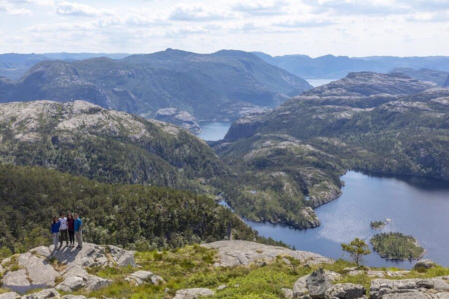Stavanger: Preikestolen Hidden Trail Hike + Canoe + Lunch - Canoeing across Revsvatnet