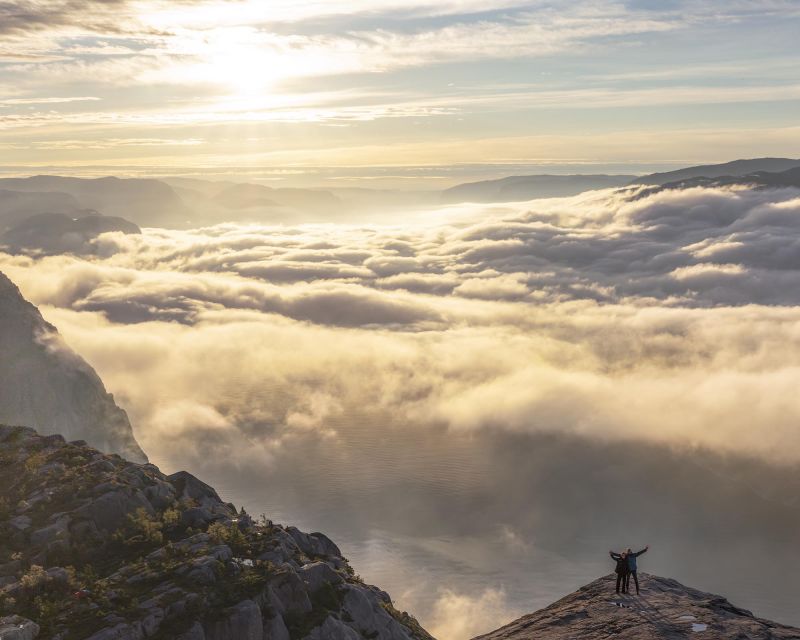Stavanger: Preikestolen Sunrise Hike with Breakfast Buffet - Sunrise above Lysefjorden