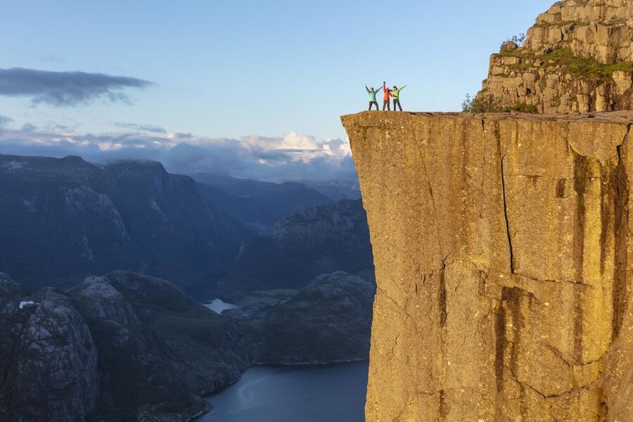 Stavanger: Preikestolen Sunrise Hike with Breakfast Buffet - What to bring for this particular hike