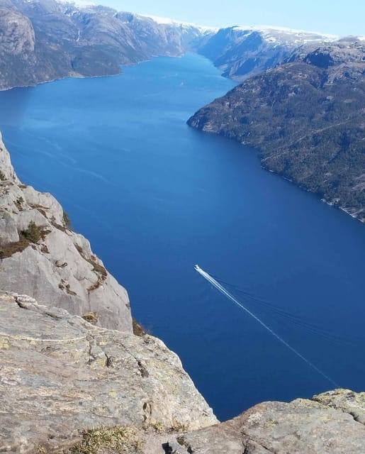 Stavanger: Preikestolen Tour with Guide and Pickup - The downhill walk and ride back