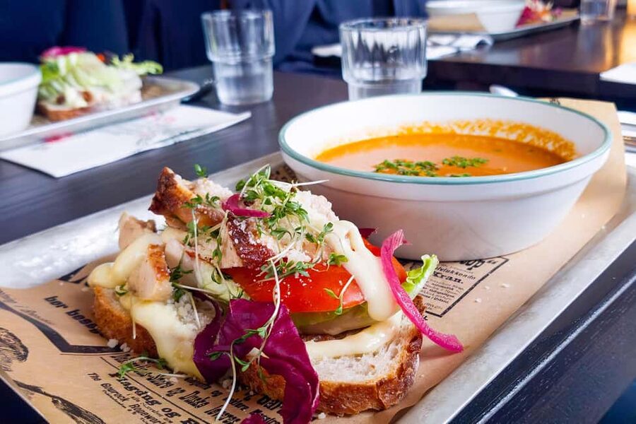 Stavanger: Preikestolen Winter Hike + Hot Lunch - Pickup in Stavanger and the 40-Minute Drive