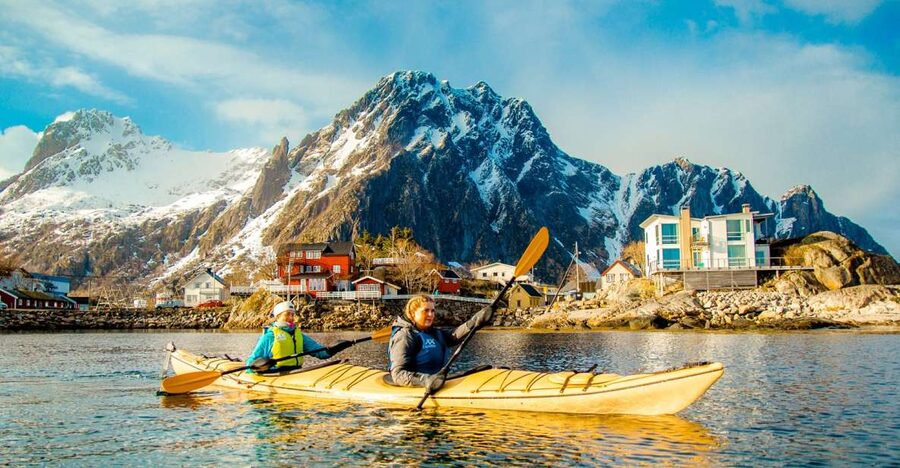 Svolvaer: 2-Hour Winter Kayaking Adventure - Meeting the guide at Svolvær harbor