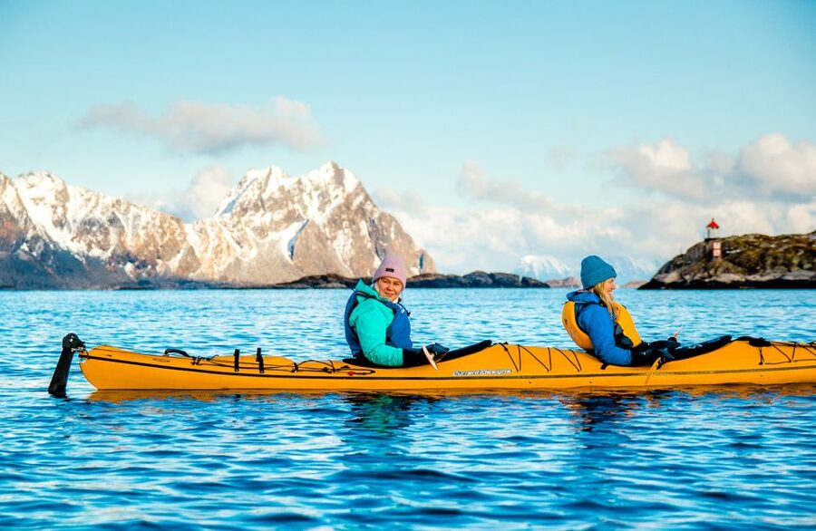 Svolvaer: 2-Hour Winter Kayaking Adventure - Local stories between paddle strokes