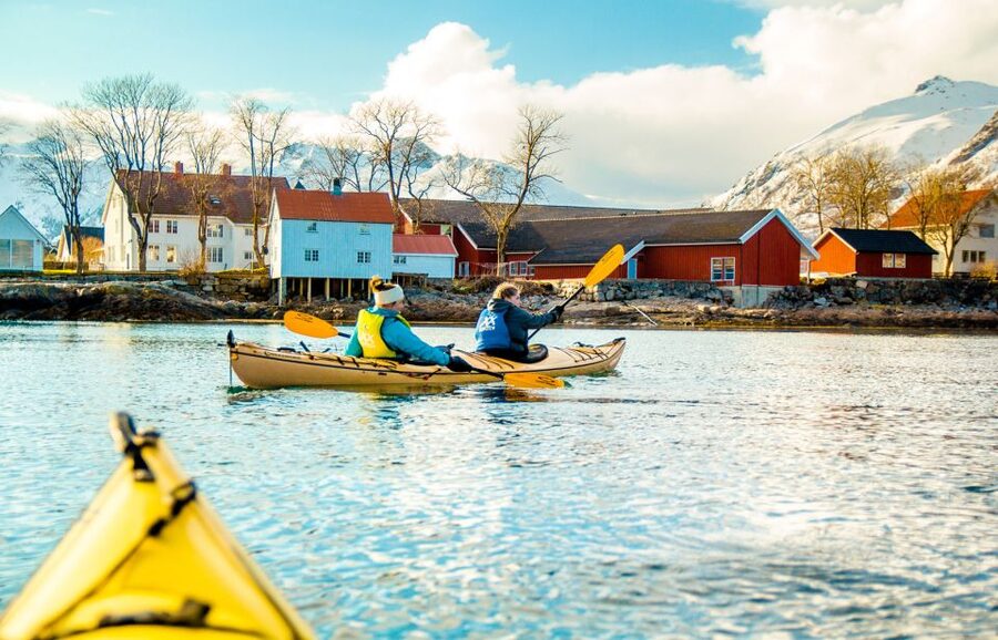 Svolvaer: 2-Hour Winter Kayaking Adventure - The gear helps, but clothing still matters