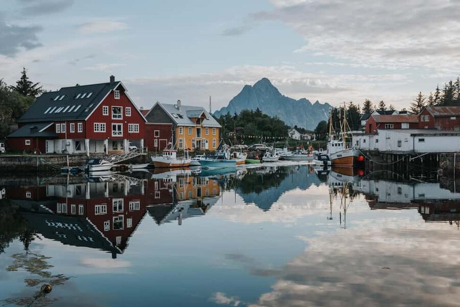 Svolvær: Lofoten Scenic Sightseeing Tour: Half day tour - Kabelvåg and the Lofoten Cathedral