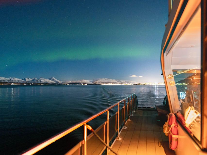 Svolvær: Northern Lights and Full Steam Cruise with Tasting - Leaving Svolvær for the dark water