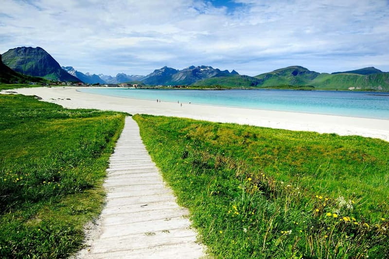 Svolvaer: South Lofoten Top Highlights Photo Tour - Sakrisøy, yellow cabins, and Anita’s Seafood