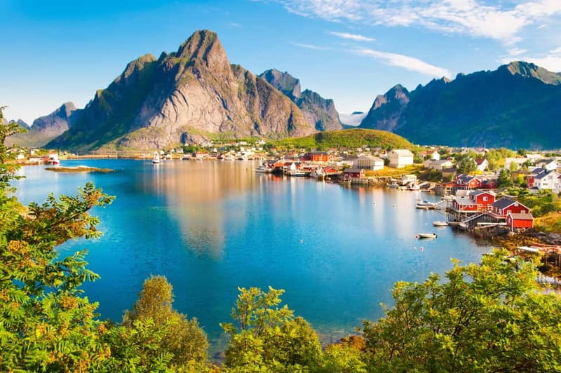 Svolvaer: South Lofoten Top Highlights Photo Tour - The minivan, group size, and pace