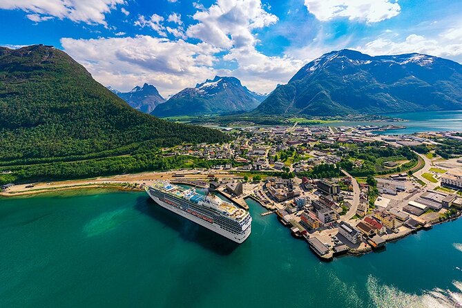 The Golden Train on Rauma Railway in Romsdalen - Departure times require careful checking