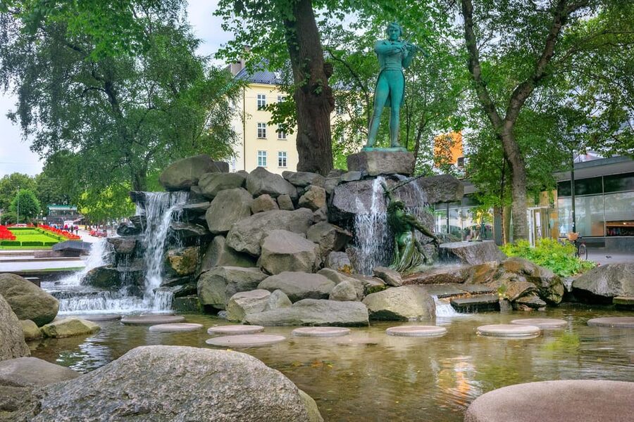 The influence of Bergen in Norways development, city tour - What the two-hour pace feels like