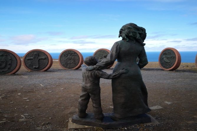 The North Cape, Reindeer and Sami Families Tour - The Sami stop: cultural visit or souvenir break?