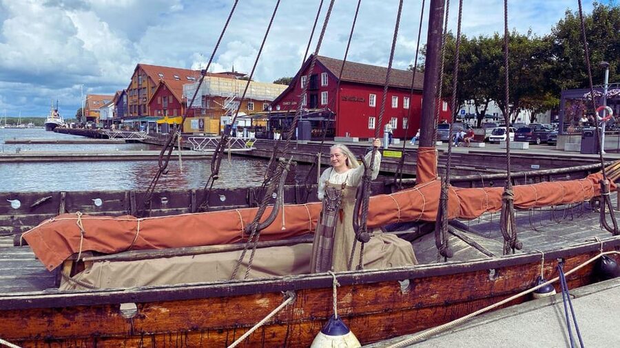 Tønsberg: Walk with a Viking - Guided Tour - Beyond warriors, the craft of daily life