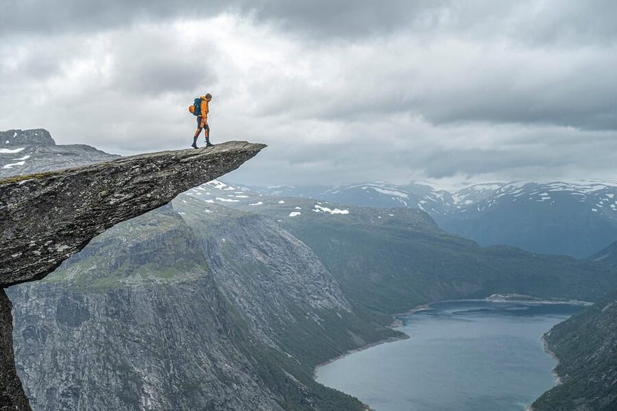 Trolltunga: Trolltunga Summer Hike - Viewpoints over the valley