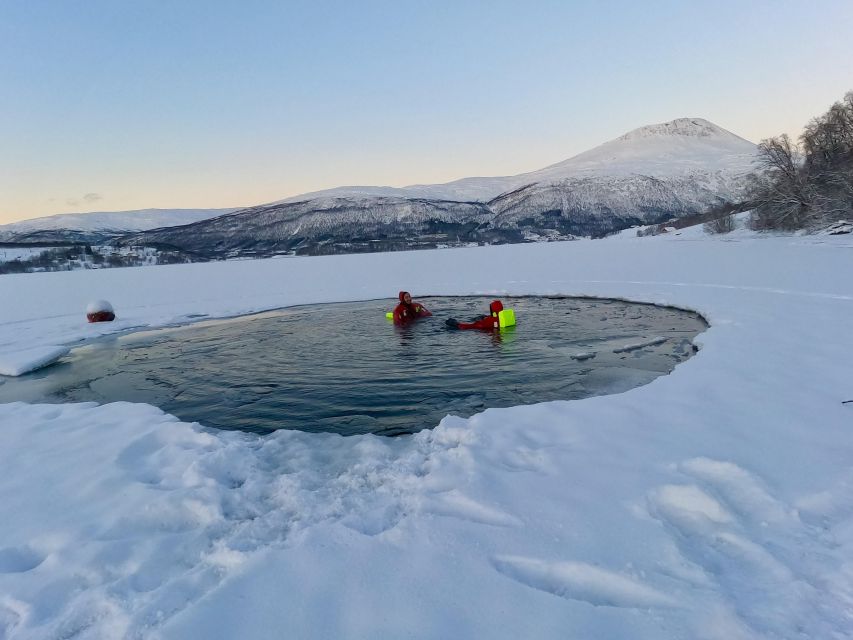 Tromsø: Arctic Floating with Snacks and Drinks - Getting ready in the cozy cabin
