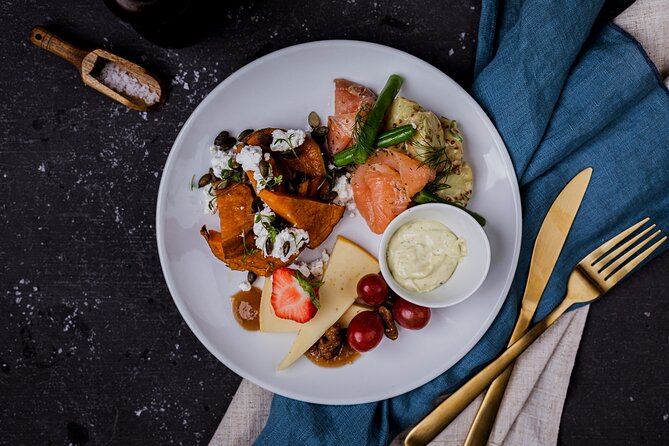 Tromso Aurora Cruise with 3-Course Dinner - Dinner in the saloon: tasty, but not a feast