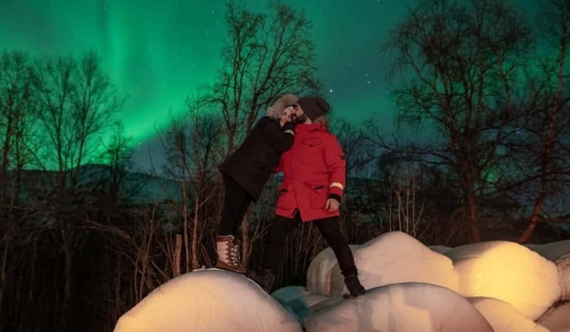 Tromsø: Aurora Safari Chase by big bus with Camp meal - Photographing the Northern Lights