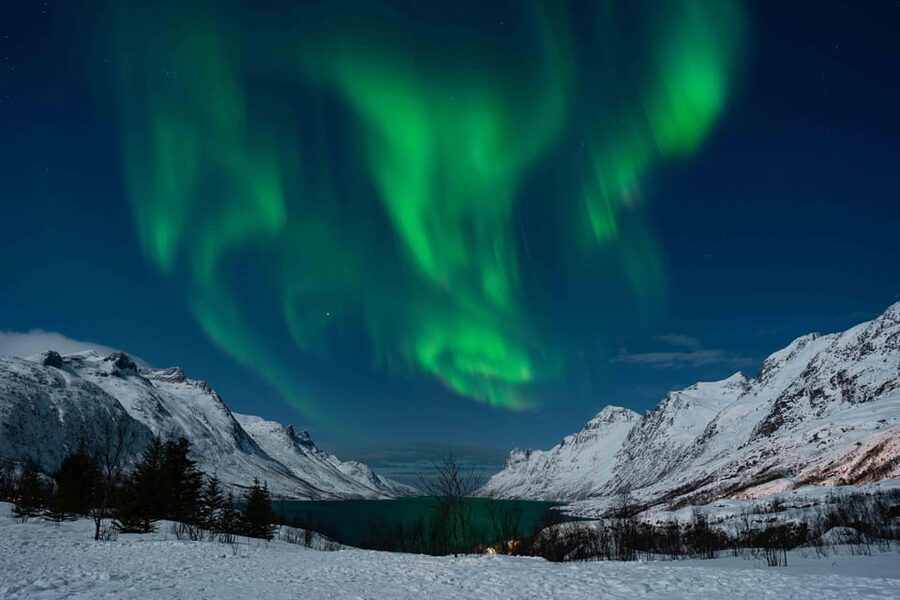 Tromsø: Aurora Tour with Photos, Campfire and Arctic Food - Photography help and your included image