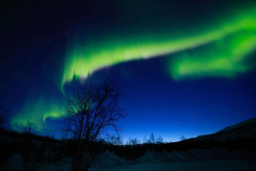 Tromsø Chinese Aurora Tour - Photography help when the sky changes fast