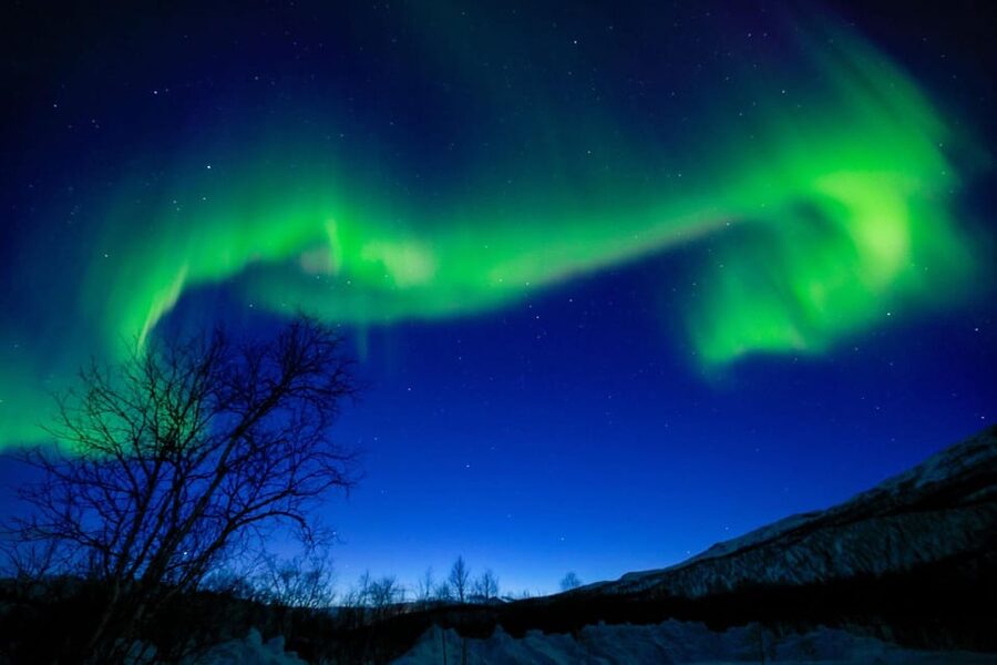 Tromsø Chinese Aurora Tour - Why active aurora chasing matters
