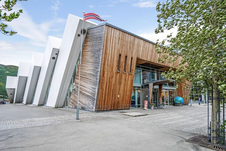 Tromsø: Entrance Ticket to Polaria - Who will enjoy Polaria most