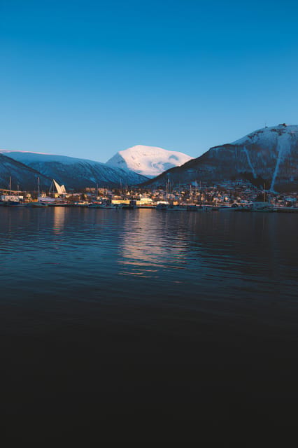 Tromso: Express Walk with a Local in 60 minutes - From Domkirka toward the Arctic Cathedral