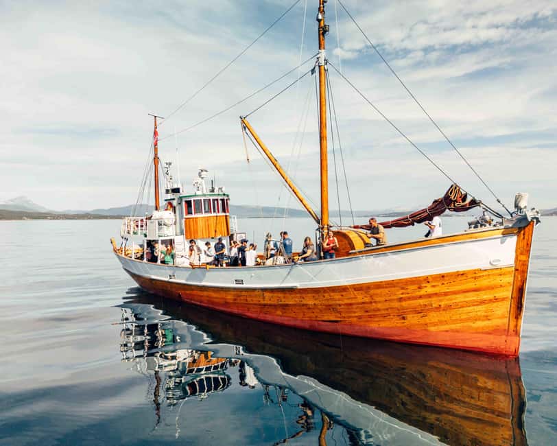 Tromsø: Fjord Fishing Cruise - Boarding Hermes II at Stortorget