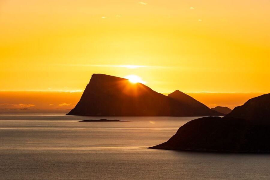 Tromso: Guided Fjord Expedition in Kvaløya with Light Lunch - Should you book the Kvaløya and Sommarøy tour?