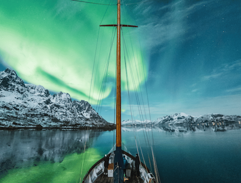 Tromso: Luxury Northern Lights Cruise with Hot Tub & Dinner - Boarding Stella Oceana in Tromsø