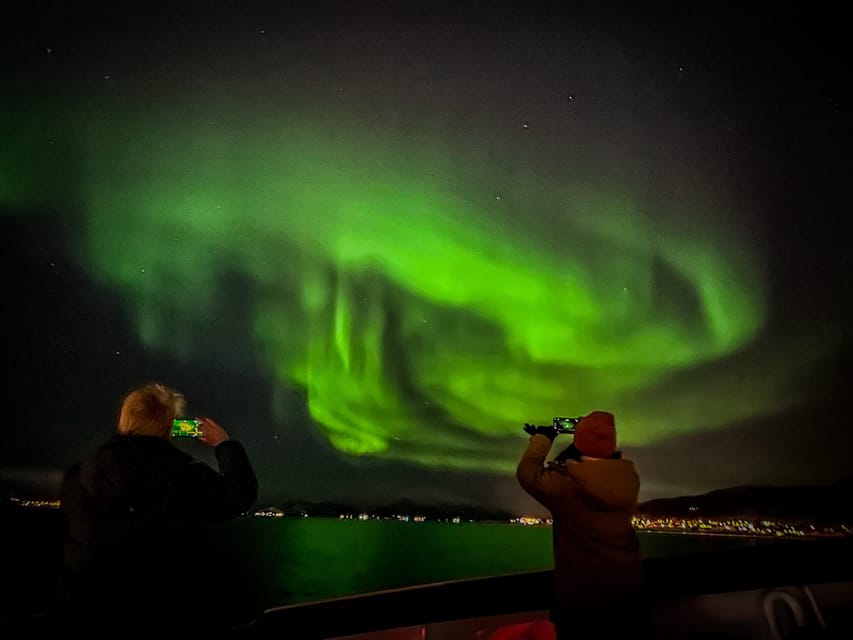 Tromso: Luxury Northern Lights Cruise with Hot Tub & Dinner - The hot tub is the memorable feature