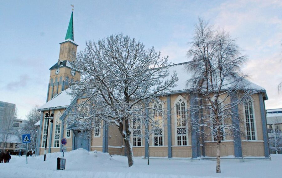 Tromsø: Midnight Concert Ticket at the Tromsø Cathedral - The performers are the heart of the concert