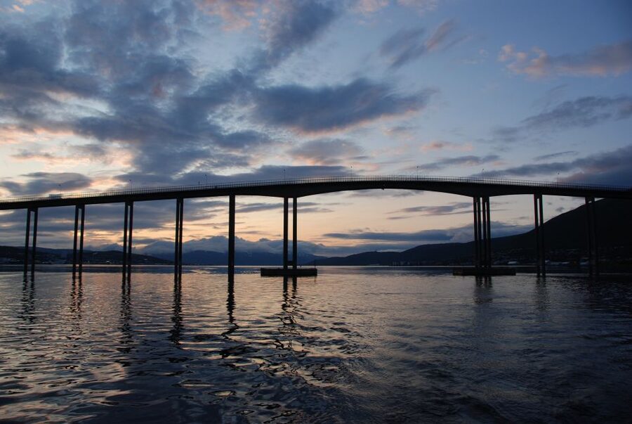Tromsø: Midnight Sun Cruise in a Luxury Catamaran - Guides, flexibility, and the weather question
