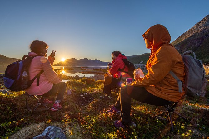 Tromsø: Midnight Sun Hike with Wandering Owl - Warm food at the summit