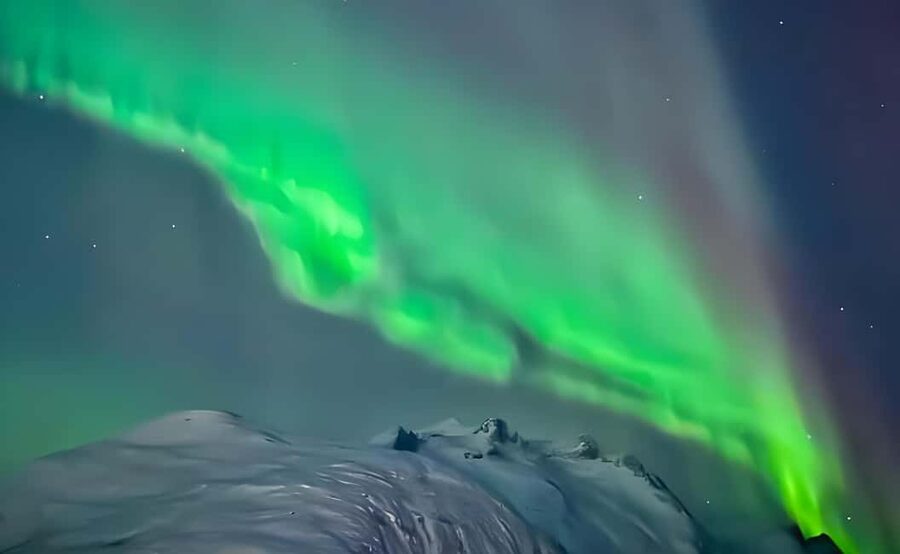 Tromsø: Northern Lights Adventure by Bus or Minibus - Searching the sky instead of waiting in town
