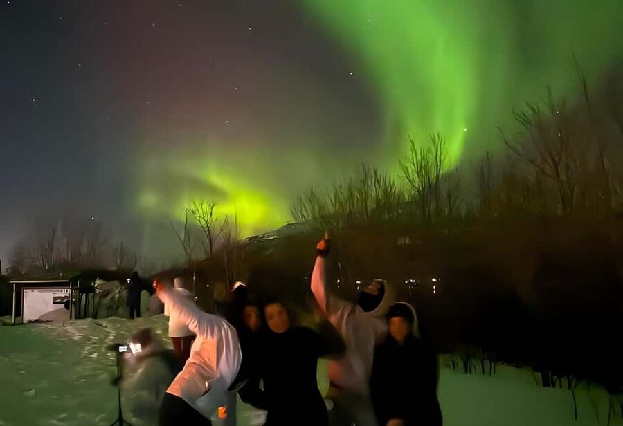 Tromsø: Northern Lights Adventure by Bus or Minibus - Campfire, hot drinks, and simple comfort