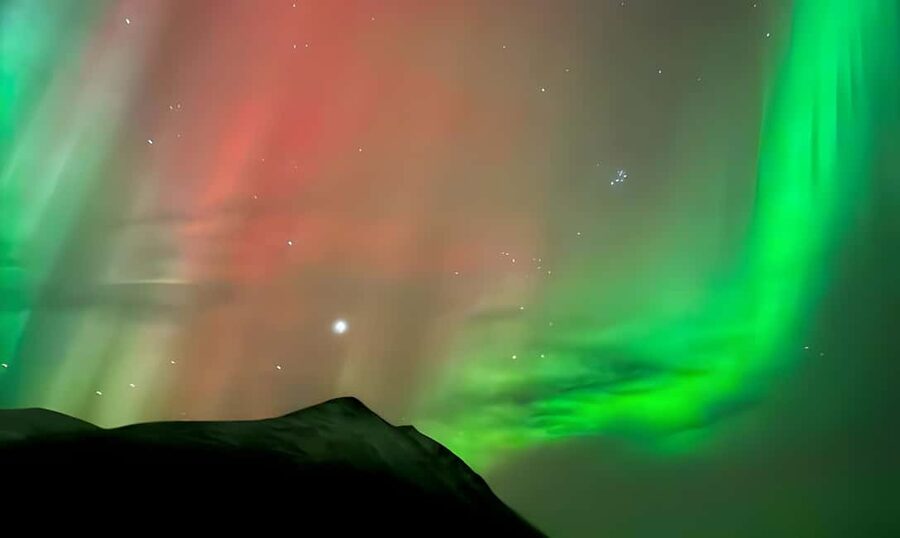 Tromsø: Northern Lights Adventure by Bus or Minibus - Photographing the aurora with your own camera