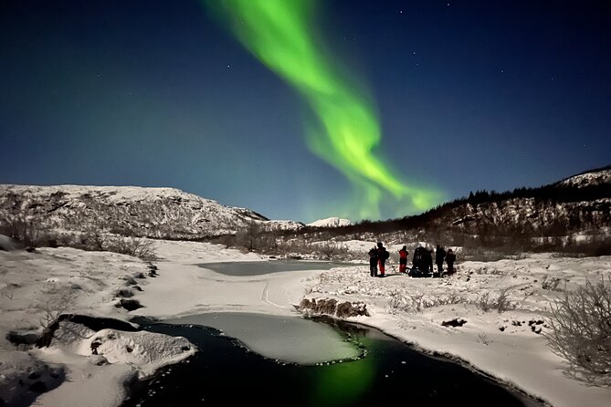 Tromsø: Northern Lights by Minibus - Free Photos and Warm Dinner - Warm overalls help, but pack smart