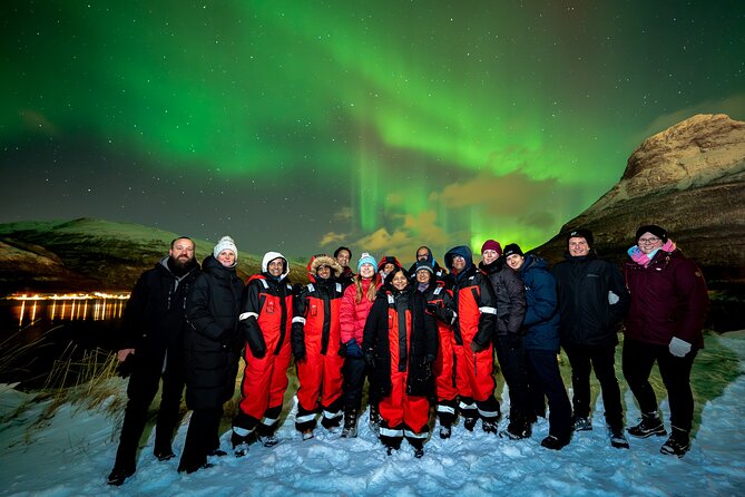Tromsø: Northern Lights by Minibus - Free Photos and Warm Dinner - Photography that saves the night